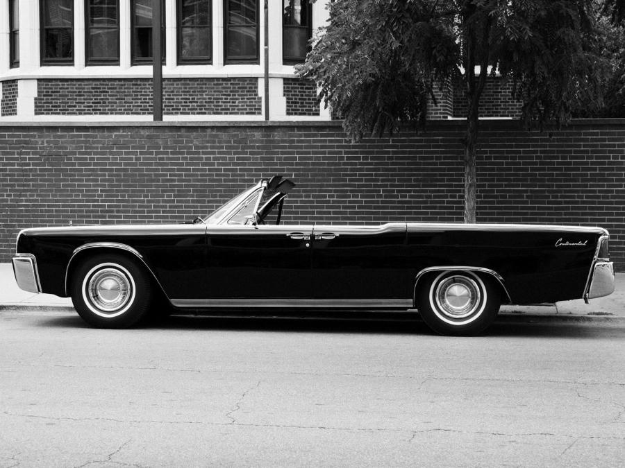  Lincoln Continental Convertible 1963 года  (фото 14 из 18)